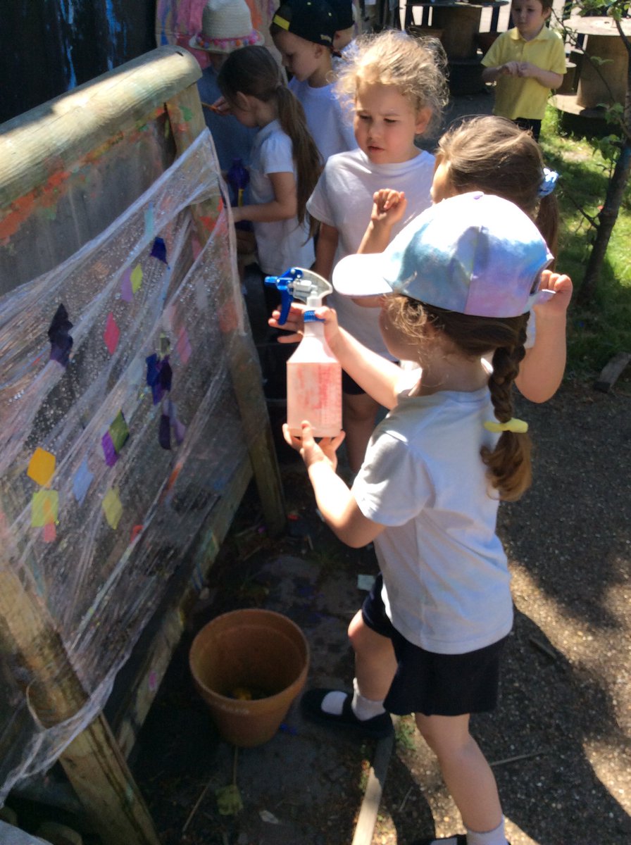 We’ve had a brilliant week celebrating ‘Mental Health and Awareness Week’. We have spent lots of time outdoors to boost our well being and have thought about what makes our community a special place. It has been lovely to read the responses on our ‘Wall of Thankfulness’.
