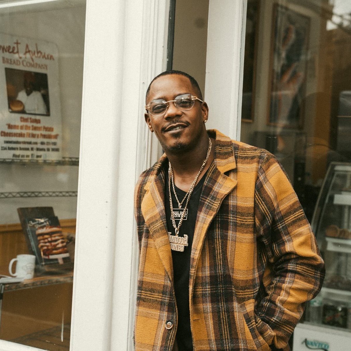 WindsorJonesATL's tweet image. 📸: @paristhecreative #FlashbackFriday #WhoTFDisNiggaThinkHeIsEdition #TypeShxt 🙂‍↔️🤞🏾🏆 #YallBeBlessedToday #YaHearMe 👂🏾💰🕺🏾 #BSGO #HappyFriday 🥳