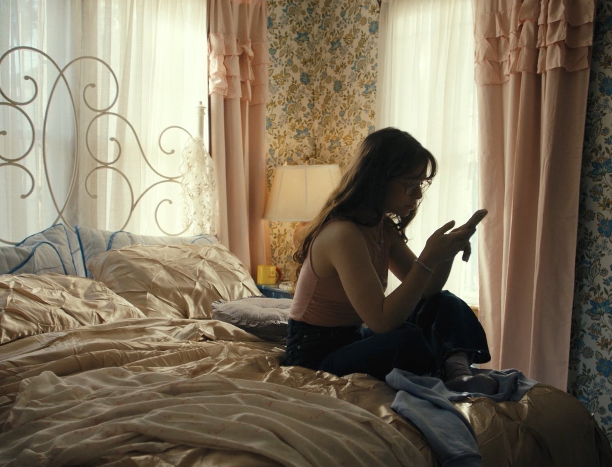 Tagidottv's tweet photo. Today we are featuring FaceTweak - a short about the horrors of Facetuning filters and the psychological effects of the beauty standards being pushed on social.  We also created a new category on Tagi - User Generated Content!

Director @bpoletti (Bianca Poletti) https://t.co/ry6KVDADNR