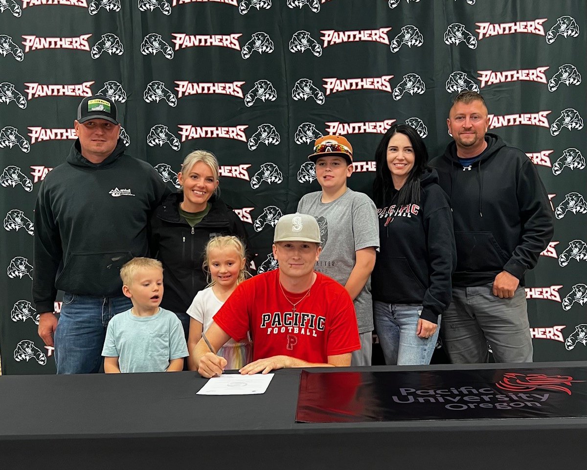 Congratulations to Aliyah and Hyatt for playing at the next level.  Aliyah will play Volleyball and run track at Bushnell.  Hyatt will play Football ay Pacific.