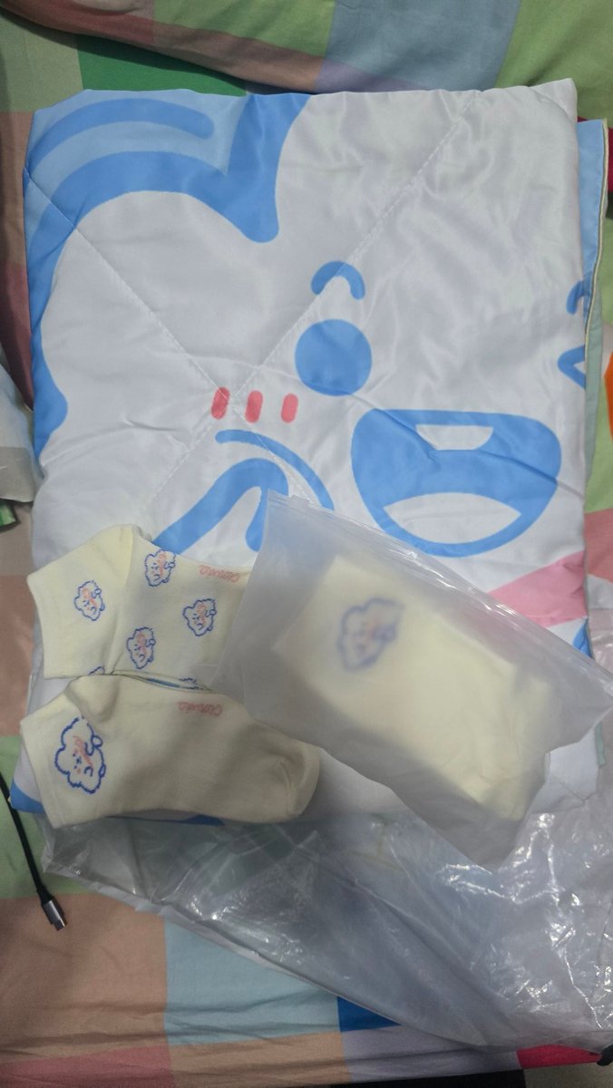 rah1606's tweet photo. Bought the Blanket &amp; Sock Set *under  Sailub package* &amp; the items had already delivered to me..

really very cuteeeeee 🤭🤭🤭

thank you @Clouvia_ 😘

#SailubPonwithClouvia 
#SpySailub  
@spy_hemmawich https://t.co/v3JUFgVp92