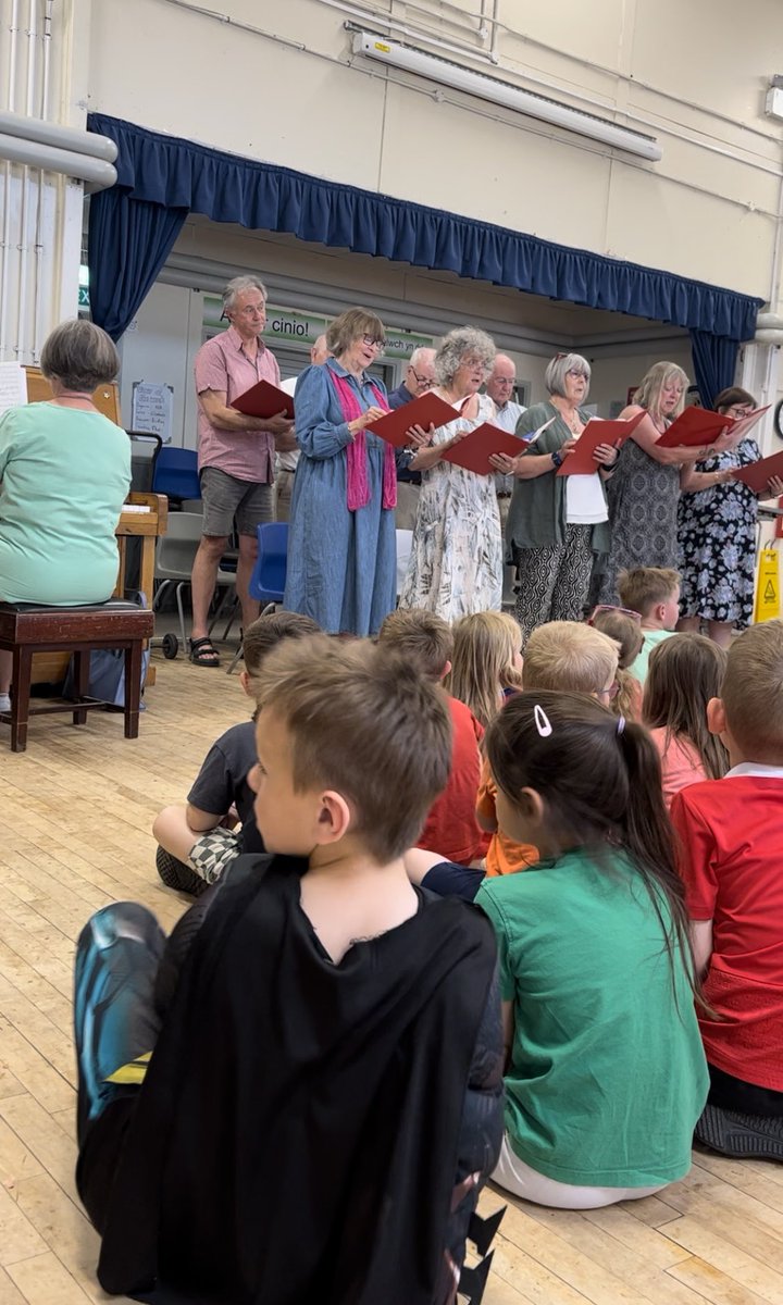 Tonysguboriau Primary (@tonysguboriaups) on Twitter photo What a fantastic day celebrating Diwrnod Seren a Sbarc today. Pupils were thrilled to welcome the mascots to school as we launched our journey towards the Wobr Aur. Also, The Chords choir group came
in to perform a mixture of Welsh and English songs.<a href="/SerenaSbarc/">Seren A Sbarc - Siarter iaith</a> <a href="/CSCSiarterIaith/">🏴CSC Siarter Iaith CCD 🟦🟩⬜</a> What a fantastic day celebrating Diwrnod Seren a Sbarc today. Pupils were thrilled to welcome the mascots to school as we launched our journey towards the Wobr Aur. Also, The Chords choir group came
in to perform a mixture of Welsh and English songs.<a href="/SerenaSbarc/">Seren A Sbarc - Siarter iaith</a> <a href="/CSCSiarterIaith/">🏴CSC Siarter Iaith CCD 🟦🟩⬜</a>