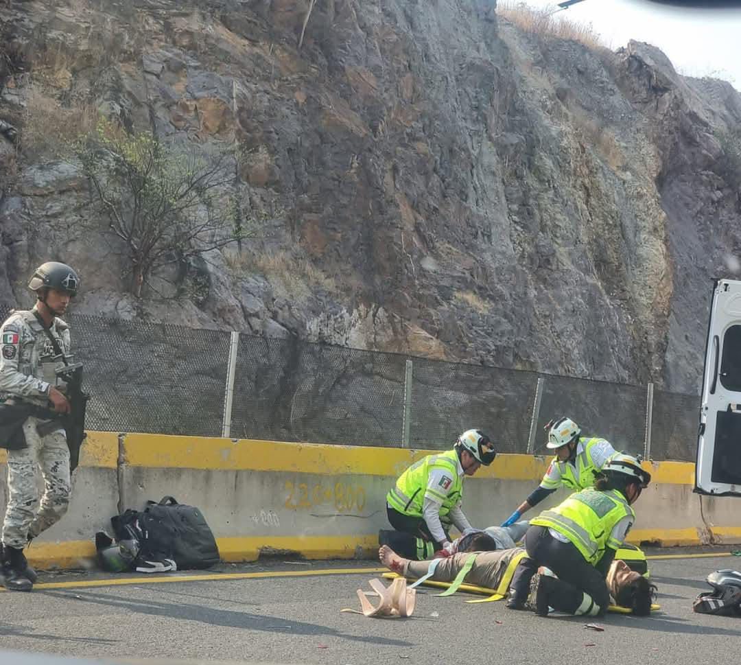 ferperezcorona's tweet photo. Docenas de motociclistas circulan por autopista CDMX-Cuernavaca para dirigirse hacia #Acamoto2025
📸: Ayer, en la autopista del Sol, fallecieron cuatro motociclistas en accidente
📹: En la avenida Costera Miguel Alemán de #Acapulco, también hubo percances por acrobacias https://t.co/AWO0xkdj7a