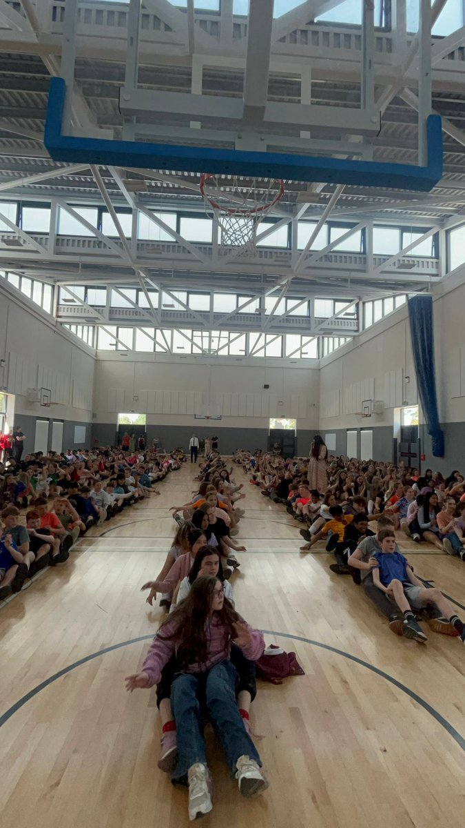 mccwellbeing's tweet image. What a fantastic ending to the Wellbeing week! Lunchtime karaoke in the sun and rock the boat☀️🌞⛵️🚣
Thank you to all students and staff for participating so well all week! #wellbeing #amberflag #MentalHealthAwarenessWeek @mungretcc