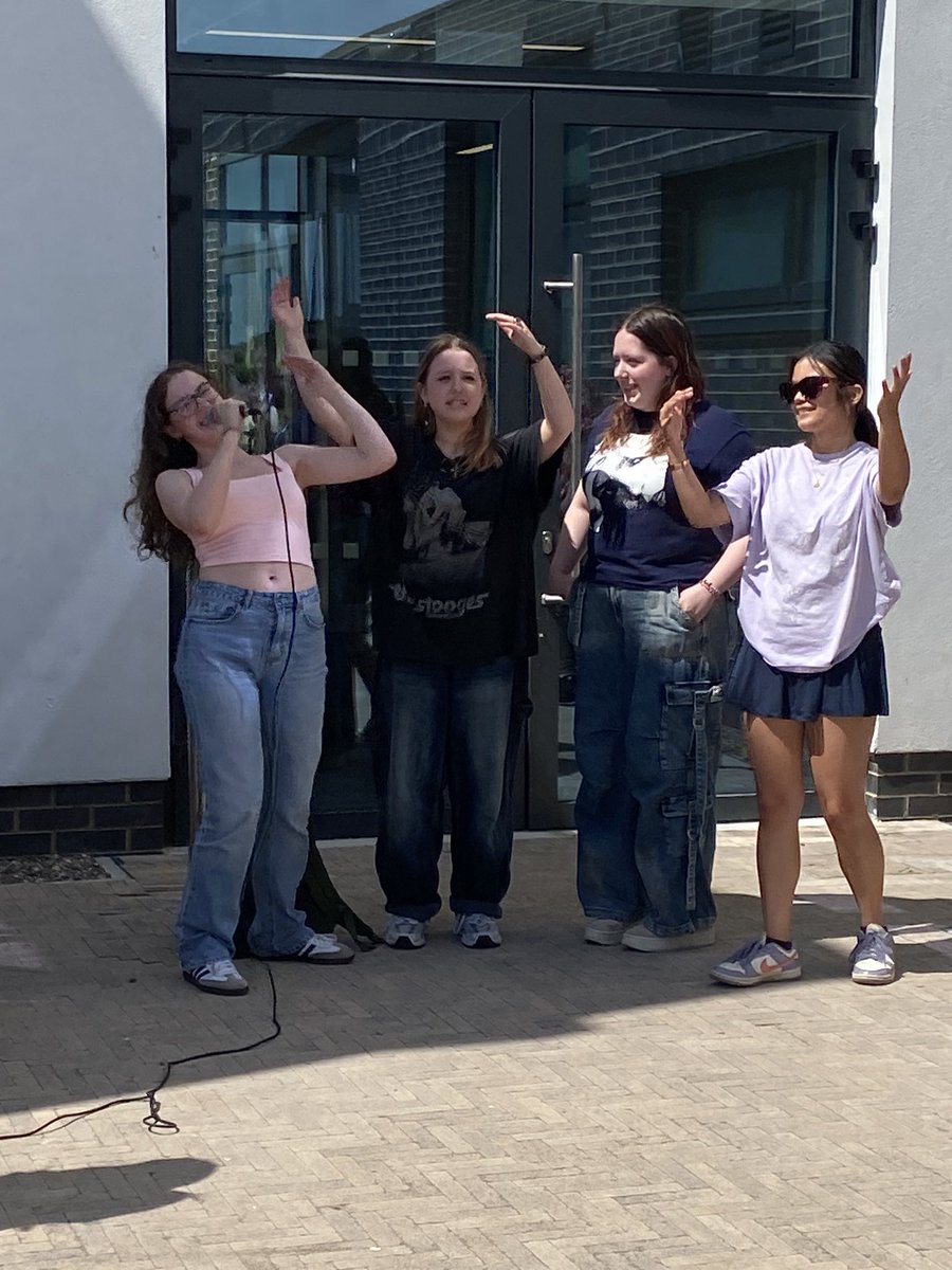 mccwellbeing's tweet image. What a fantastic ending to the Wellbeing week! Lunchtime karaoke in the sun and rock the boat☀️🌞⛵️🚣
Thank you to all students and staff for participating so well all week! #wellbeing #amberflag #MentalHealthAwarenessWeek @mungretcc