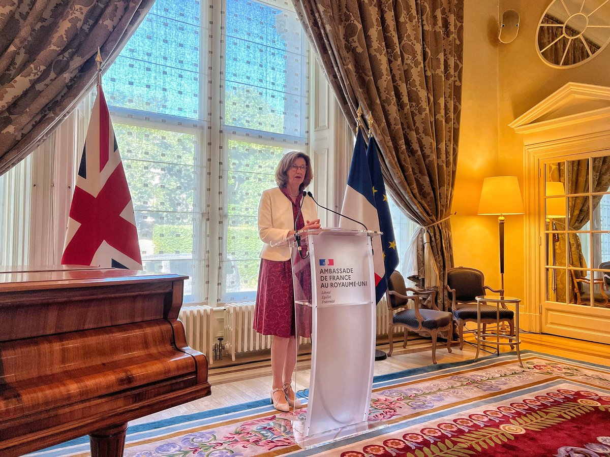 AmbDuchene's tweet photo. I was delighted to welcome newly-appointed 🇫🇷 &amp; 🇬🇧 diplomats, who represent the future of the bilateral relationship, at a time when our 🇫🇷🇬🇧 cooperation is so important. They also met @franceintheuk diplomats, who shared their experience and insights. https://t.co/mFHCL6Zqae