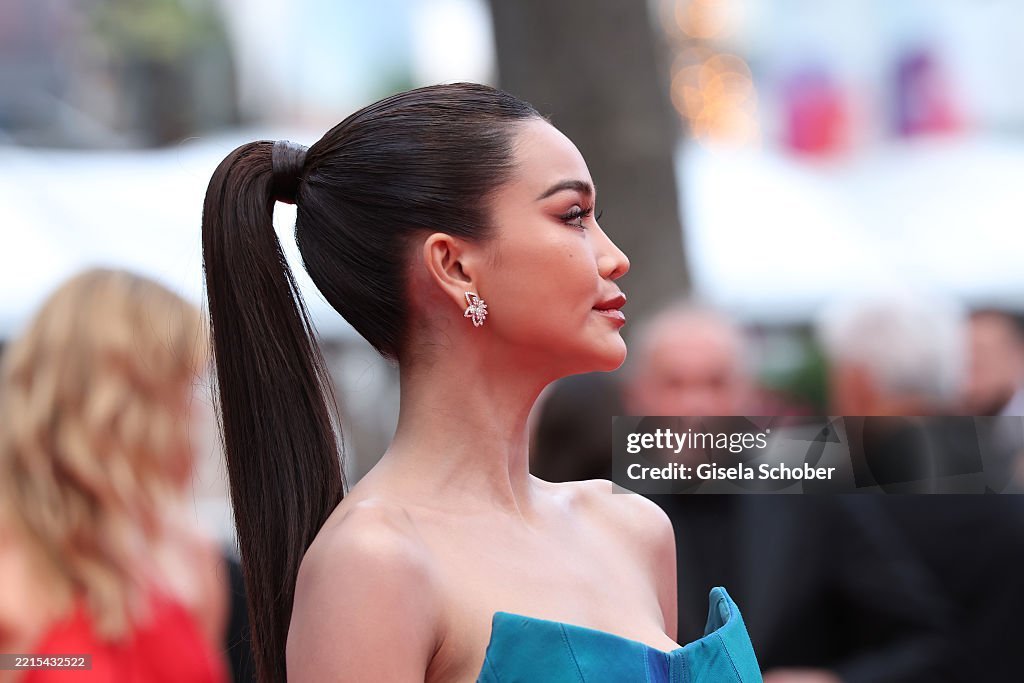 bluethunderq's tweet photo. คนเก่งมาแล้ววววว มาในชุดเดรสสีฟ้า สวยมาก 💙

ENGFA ON RED CARPET
#ENGFACannesFilm2025 https://t.co/Jf5WqG5TUC