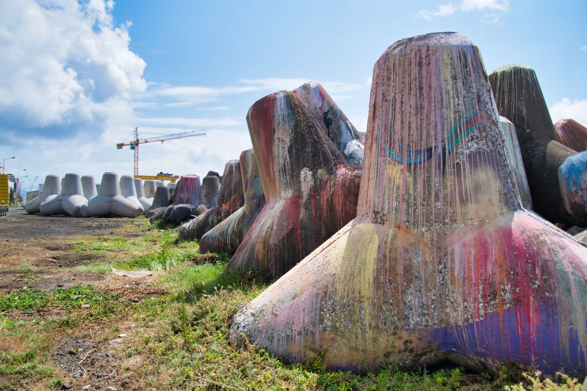 These giant, painted, concrete jacks look like abstract art or something out of a sci-fi set.
But they actually serve a very real (and important) purpose.
Any wild guesses what they’re for? Bonus points if you’ve seen them in the wild.