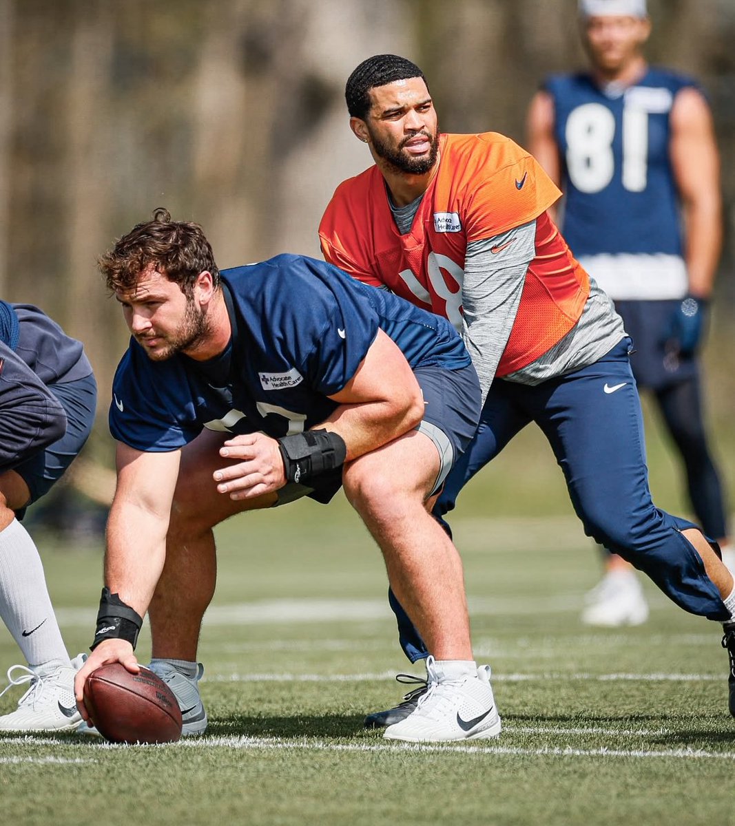 Caleb Williams with his new center Drew Dalman 👀