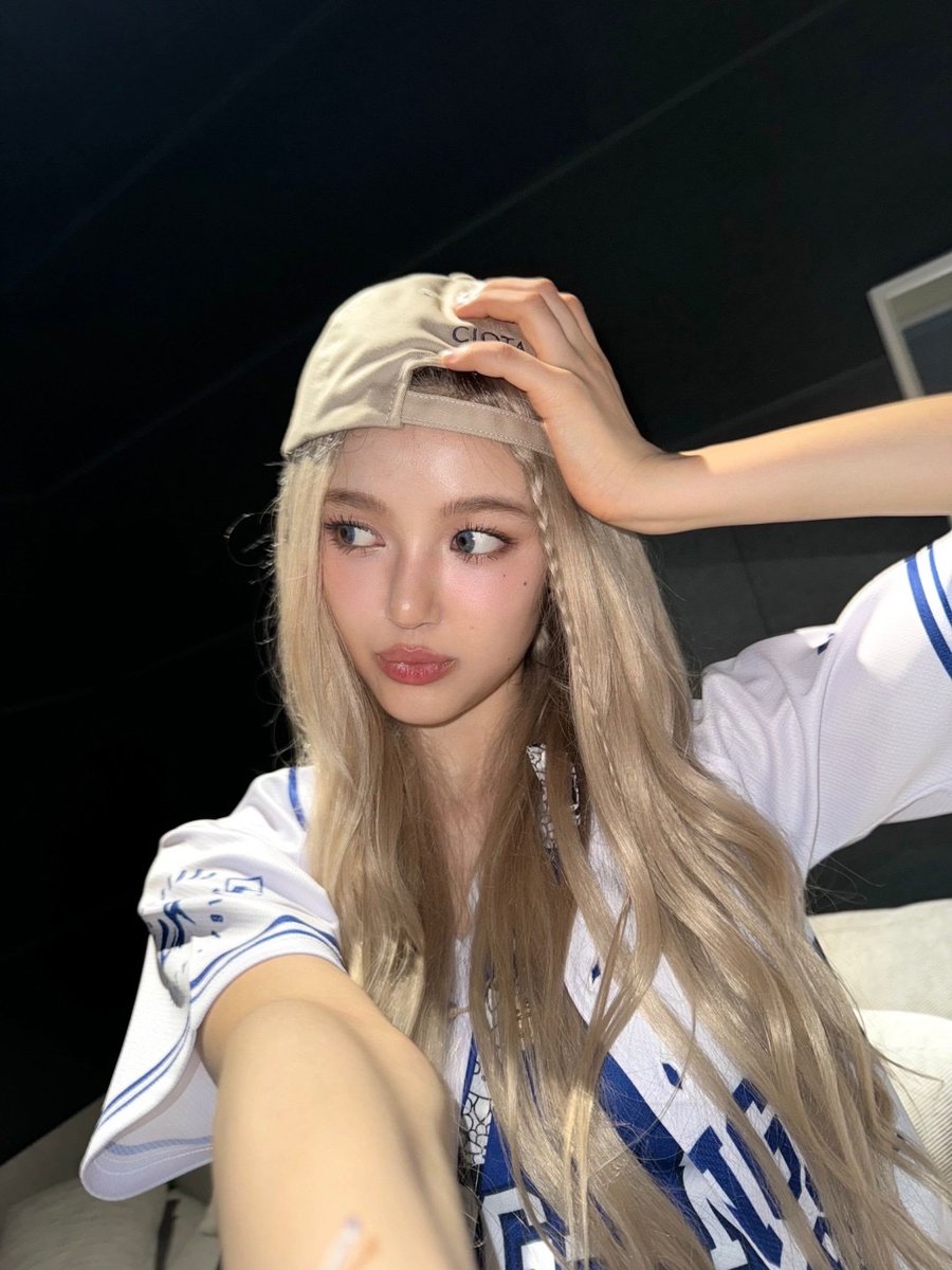 Veronica0411V's tweet photo. ダニエル様大好き🫶🏻
#Danielle #DanielleJuneMarsh
#ダニエル #다니엘 #모지헤
#MHDHH #NJZ #NewJeans
#ニュージーンズ https://t.co/XAxyOnGSYX