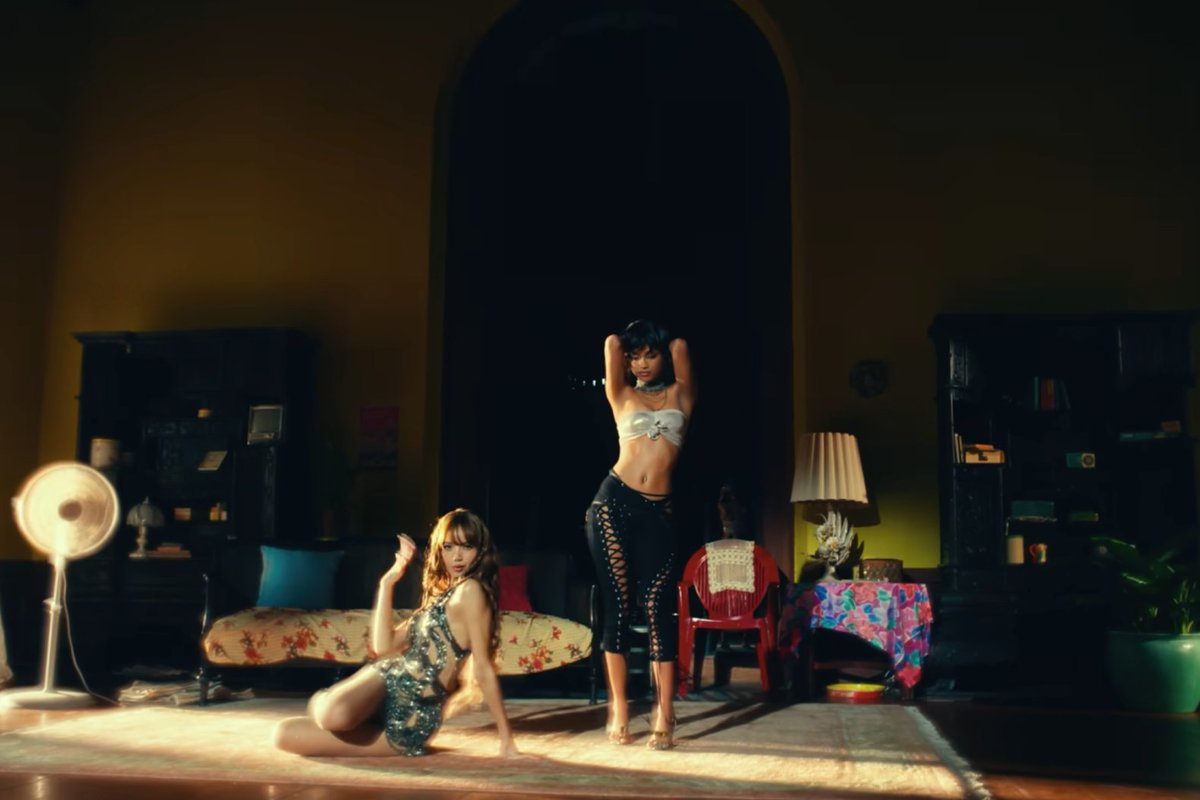 RollingStone's tweet photo. Lisa and Tyla Beat the Heat in New ‘When I’m With You’ Video

Watch: https://t.co/rLDb2bVcL1 https://t.co/9JjvJAudFZ