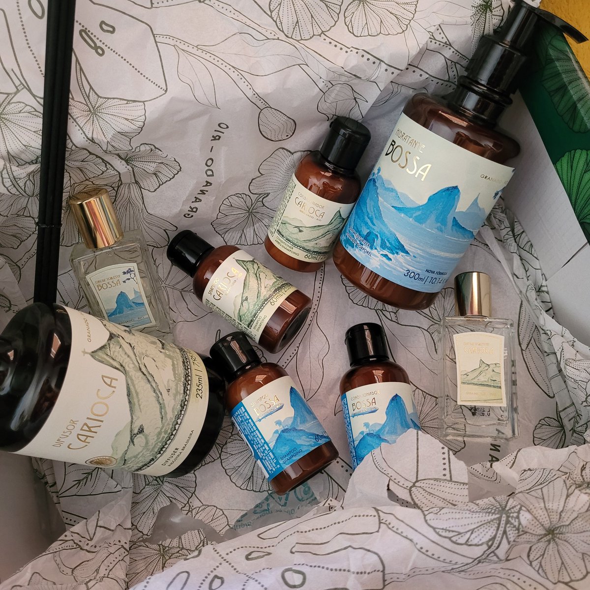 claroenigma_'s tweet photo. voltando pro twitter junto com a chegada da minha box da granado desse mês

estou apaixonada https://t.co/vjGAEd7DIa