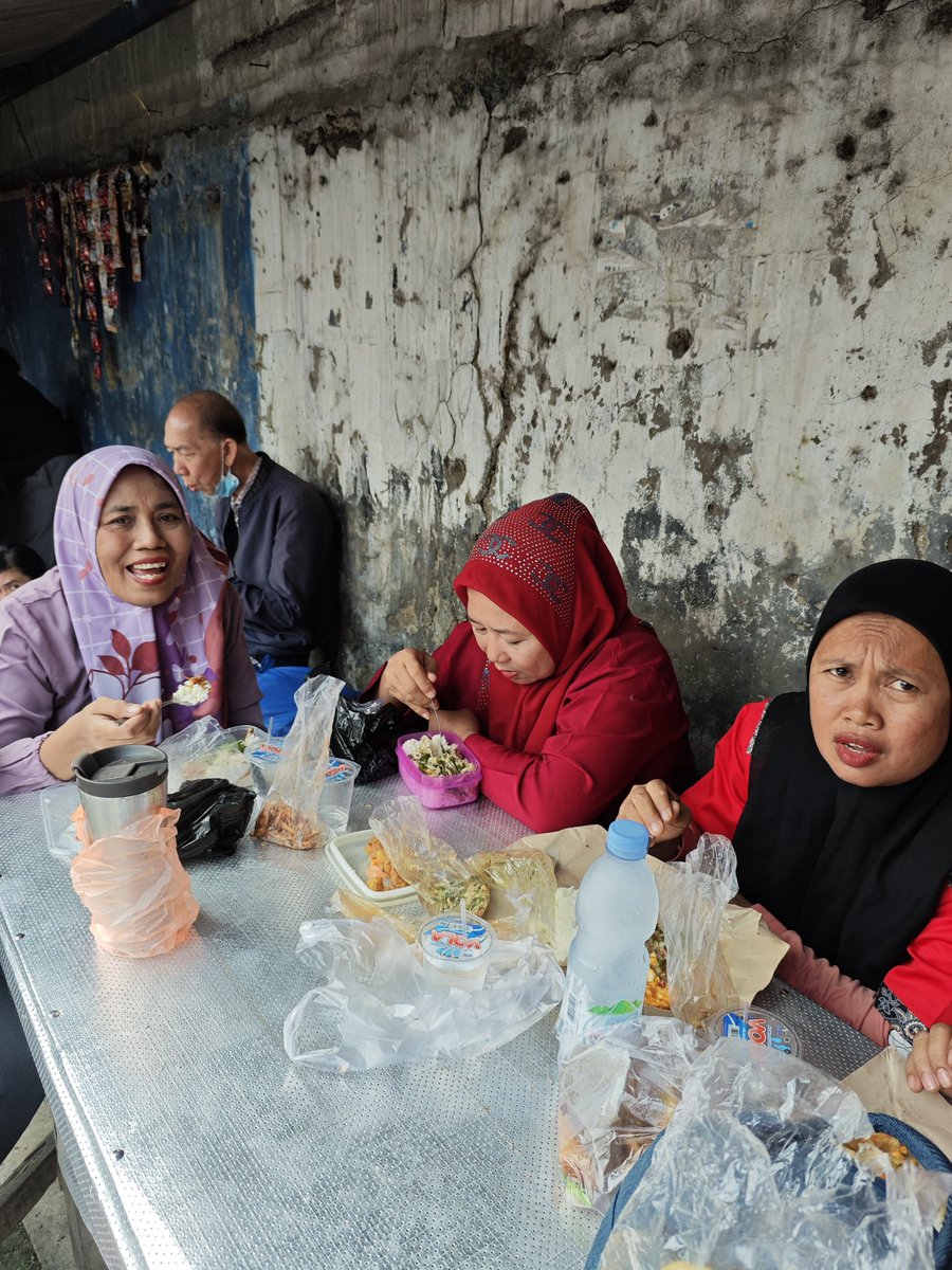 KasbiIndo's tweet photo. Homyped! Bayarkan Upah buruhmu sesuai aturan! Berikan hak mereka!
#kasbi #mudaberanimilitan #demoburuh #homypedshoes #homyped https://t.co/aCtjsnWiNQ
