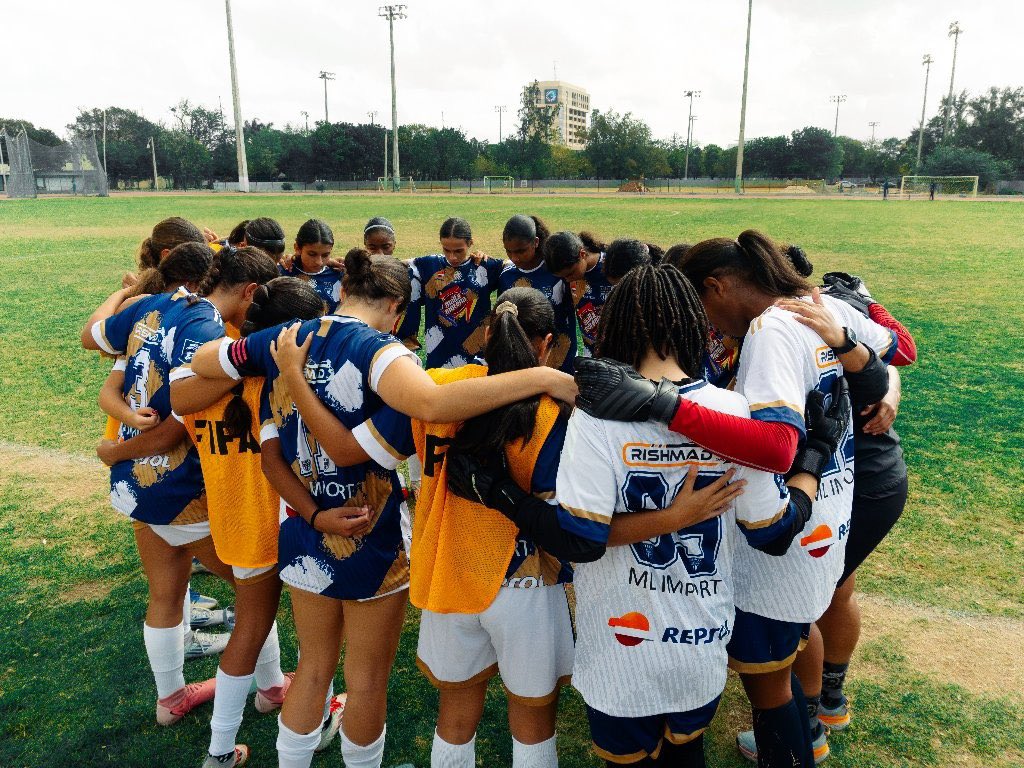 CarolineMHamil1's tweet photo. Equipo ready, metas claras, Barahona allá vamos! https://t.co/1t8Jyt3UP1