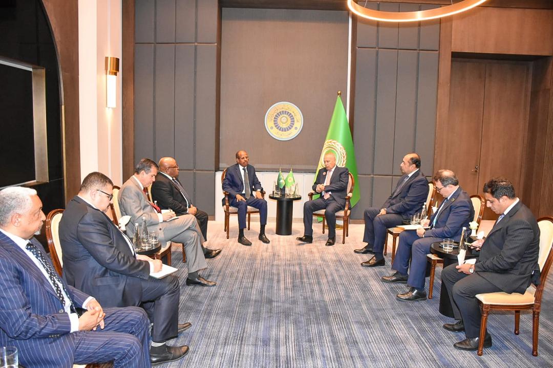_AfricanUnion's tweet photo. On the margins of the 34th Arab League Summit in Baghdad, H.E. @ymahmoudali, Chairperson of the AU Commission, held a productive meeting with H.E. Ahmed Aboul Gheit, Secretary-General of the League of Arab States.
They  discussed strengthening AUC–Arab League strategic partnership in the areas of development, & diplomacy. The Chairperson briefed on the AU’s ongoing efforts to promote political dialogue in Sudan & Libya, & support to stabilisation in Somalia.
They both underscored the importance of enhanced multilateral cooperation to address shared regional challenges. 
H.E.  Aboul Gheit extended an invitation to the Chairperson to visit the Arab League headquarters for further consultations & to advance concrete joint actions.

Read @ https://t.co/xfGl26v4xZ