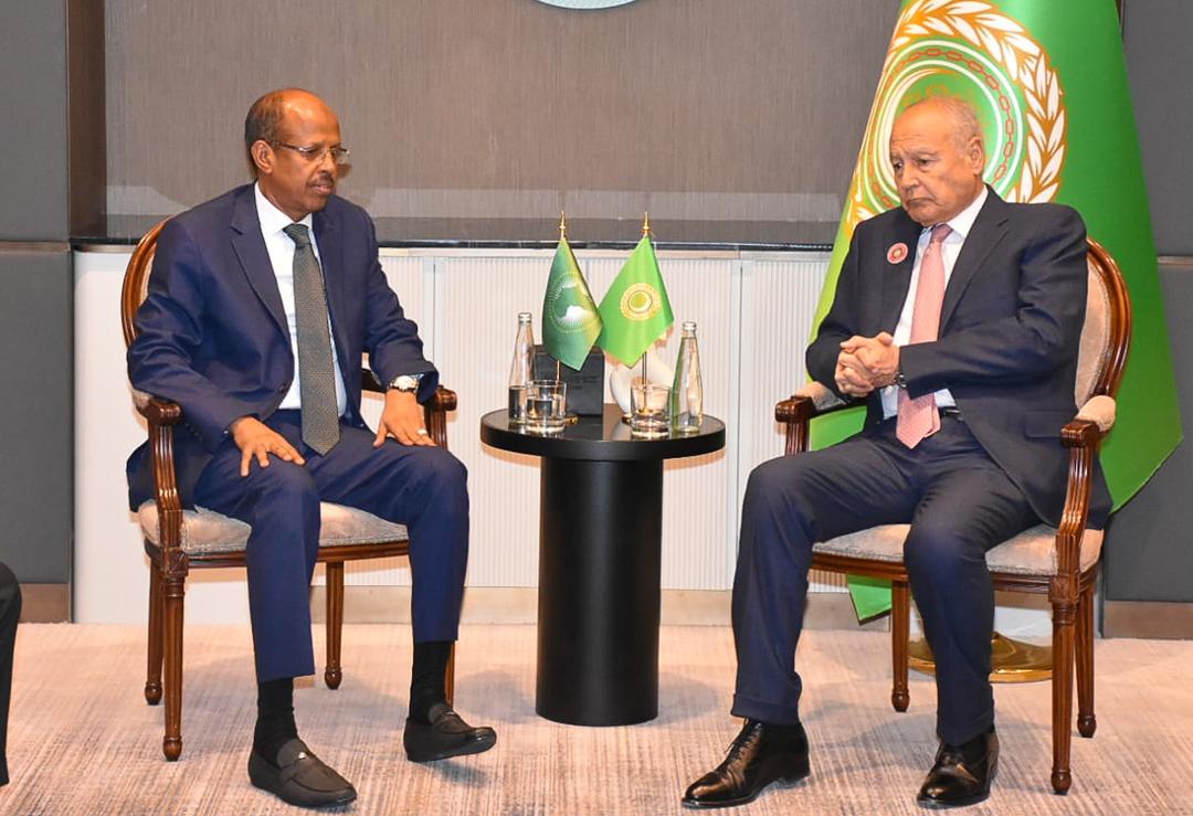 _AfricanUnion's tweet photo. On the margins of the 34th Arab League Summit in Baghdad, H.E. @ymahmoudali, Chairperson of the AU Commission, held a productive meeting with H.E. Ahmed Aboul Gheit, Secretary-General of the League of Arab States.
They  discussed strengthening AUC–Arab League strategic partnership in the areas of development, & diplomacy. The Chairperson briefed on the AU’s ongoing efforts to promote political dialogue in Sudan & Libya, & support to stabilisation in Somalia.
They both underscored the importance of enhanced multilateral cooperation to address shared regional challenges. 
H.E.  Aboul Gheit extended an invitation to the Chairperson to visit the Arab League headquarters for further consultations & to advance concrete joint actions.

Read @ https://t.co/xfGl26v4xZ