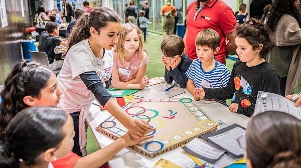 Fab Lab à l'école (@fablabalecole) on Twitter photo Jeunes Makers 2025 : ça s'active en coulisses !
Les élèves finalisent leurs affiches projet et préparent leur stand...
On a hâte de voir toute cette énergie créative réunie à la <a href="/citedessciences/">Cité des sciences et de l'industrie</a> le 12 juin !
#JM25 #FabLabalEcole Jeunes Makers 2025 : ça s'active en coulisses !
Les élèves finalisent leurs affiches projet et préparent leur stand...
On a hâte de voir toute cette énergie créative réunie à la <a href="/citedessciences/">Cité des sciences et de l'industrie</a> le 12 juin !
#JM25 #FabLabalEcole