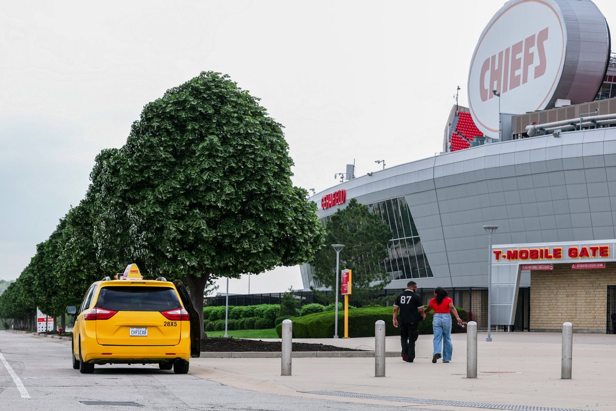 Chiefs's tweet photo. Some behind-the-scenes action from our Chiefs Cab shoot day! https://t.co/w7KZ2QNsAY