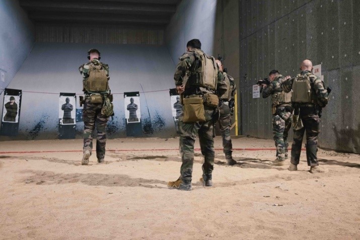 3eHussards's tweet photo. À l’entraînement, il n’y a pas de passe-droit.
Sur le pas de tir, chacun se mesure à l’exigence du geste juste.

#prepaops https://t.co/CwNwDZZHXu