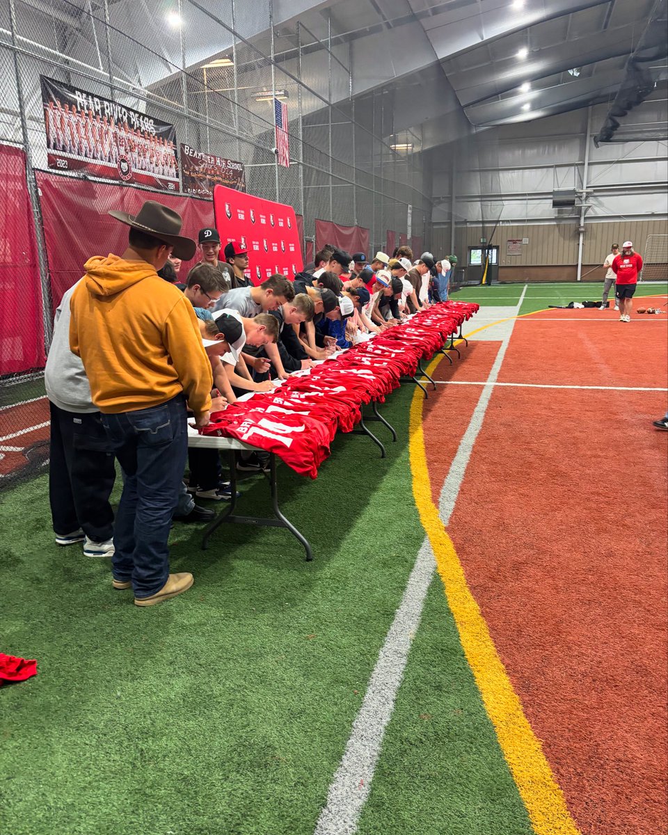 waite_13's tweet photo. Had a great signing day last night. 42 signed the dotted line. Biggest class we have had here in a LONG time if not, ever. #BearOut https://t.co/EqzRjNWa9I