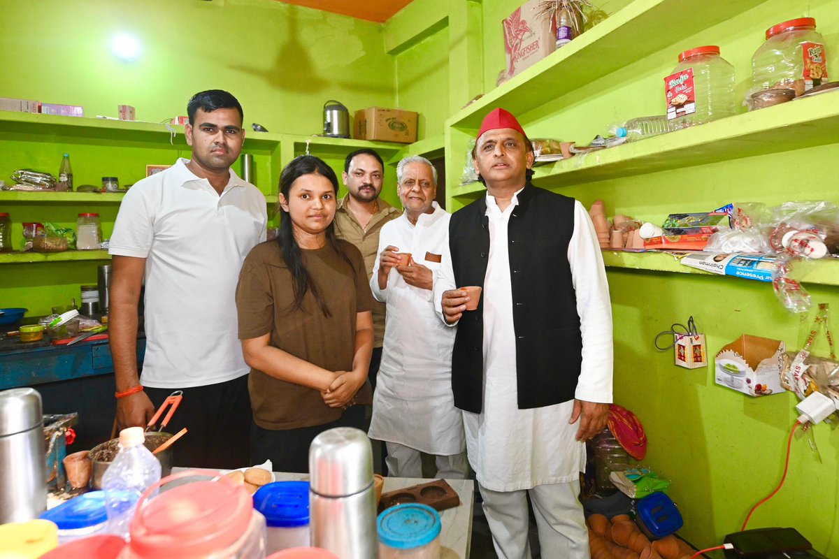 यही है असली और सच्ची ‘स्त्री सम्मान-समृद्धि योजना’ कि हम सब अपने-अपने स्तर पर उन युवतियों की हौसला अफ़जाई करें जो बेरोज़गारी और आर्थिक-पारिवारिक हालातों से लड़ने का बीड़ा उठाती हैं, अपने हौसलों से अपने पैरों पर ख़ुद खड़े होकर दिखाती हैं।