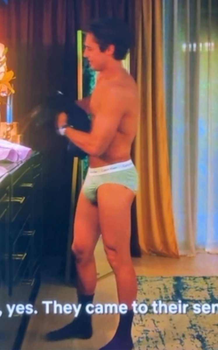AlexMar31934563's tweet photo. It’s been a long time since briefs were used in both modern day and to show off how sexy the guy actually looks so much the wife makes a point to say how turn on she is…it feels like a throwback to those old Spanish world soaps…also how it’s contemporary style Calvin’s too… https://t.co/rL9w4f8U8x