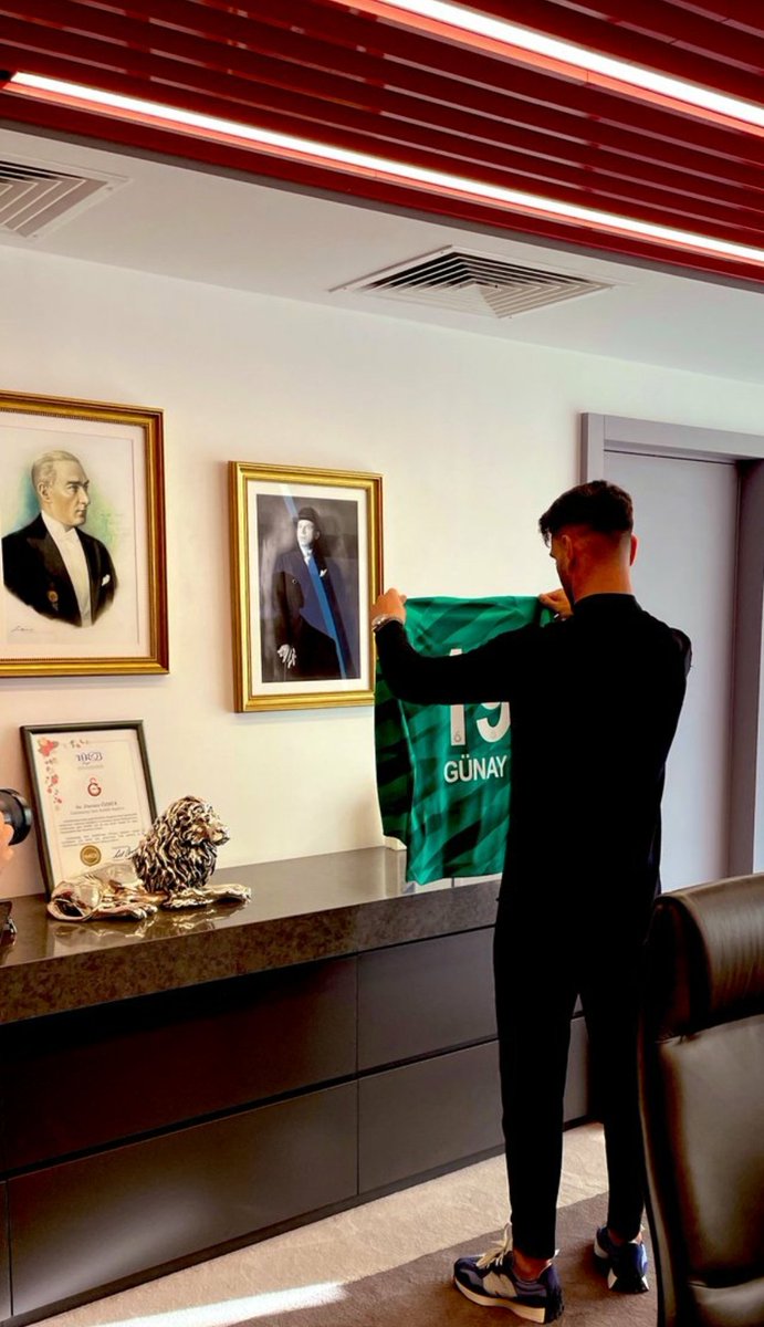 Görselden ADAM'lık akıyor🔥