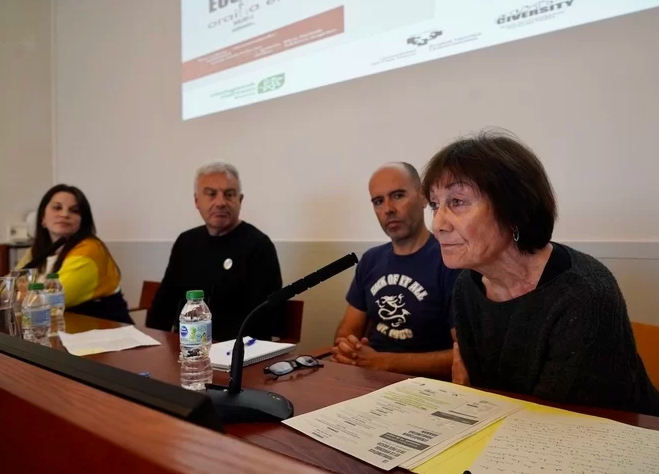 naiz_info's tweet photo. Voces demandan un cambio cultural y normativo para dar respuesta al problema de la vivienda https://t.co/FDX1X2n5I7
✍️ @goikodeustu https://t.co/XkEgfY10Ak
