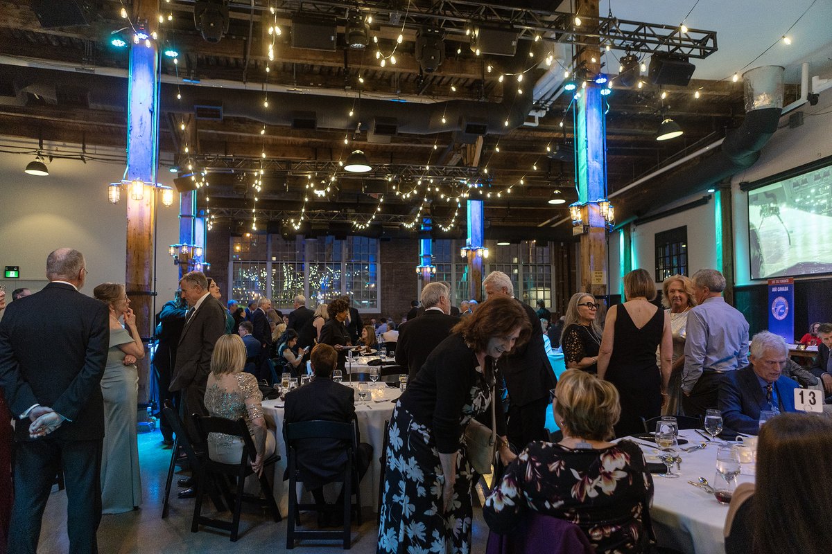 Plus de 130 membres retraités de la base de Toronto ont eu droit plus tôt ce mois-ci à un hommage pour leurs années de professionnalisme. Balayez pour jeter un coup d’oeil à la fête organisée en l’honneur des retraités du CEL 253.