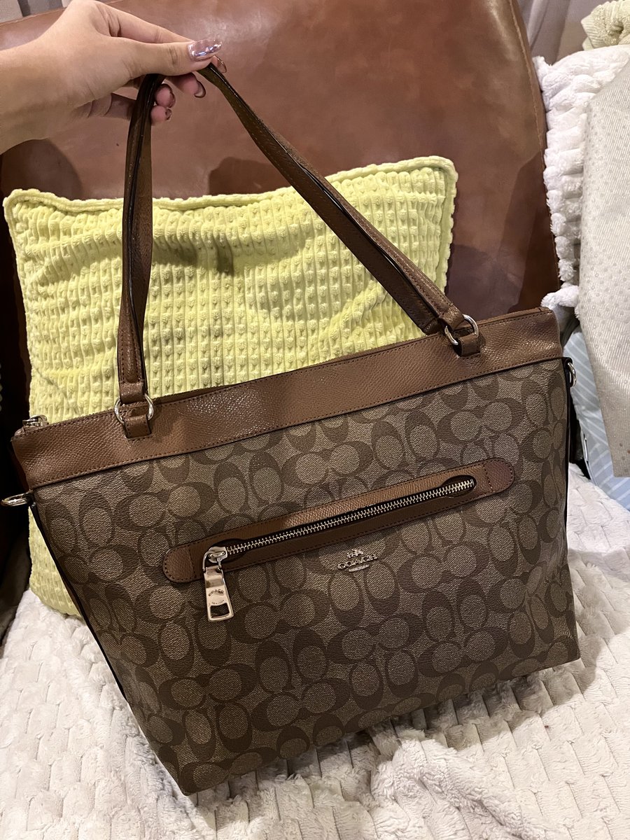 yousInp1's tweet photo. ♥️coach แท้100% มือสอง

ราคาเว็บ 8k ปล่อย 2090

ทรง tote ลายซีสีน้ำตาล สภาพสวยทั้งใบ 

#ส่งต่อCoach #ส่งต่อกระเป๋าแบรนด์เนม #ส่งต่อกระเป๋ามือสอง #ส่งต่อกระเป๋า #ส่งต่อเสื้อผ้า #ส่งต่อเสื้อผ้ามือสอง #ส่งต่อlongchamp https://t.co/yJD9kGTuvv