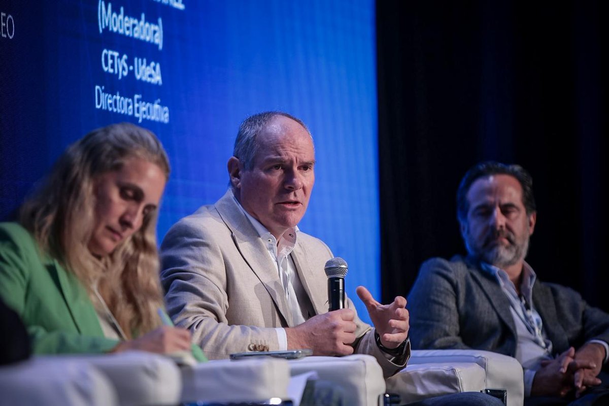 <a href="/lacha/">lacha</a> <a href="/maramistom/">Mara Misto macias</a> <a href="/BancoCentral_AR/">BCRA</a> <a href="/alelavore/">AlejandraLavoreBourg 🇦🇷⭐️⭐️⭐️🇦🇷</a> <a href="/OEA_oficial/">OEA</a> <a href="/PoliciaCiudadBA/">Policía de la Ciudad</a> <a href="/horacioazzolin/">Horacio Azzolin</a> <a href="/FregaHugo/">HUGO FREGA</a> <a href="/Hughesnet/">Hughesnet</a> <a href="/PabloRecalt/">PabloRecalt</a> <a href="/telespazio/">Telespazio</a> <a href="/CWuthenau/">Celedonio von Wuthenau</a> <a href="/nokia/">Nokia</a> <a href="/rdelapar/">Rodrigo de la Parra</a> <a href="/ICANN_es/">ICANN en español</a> <a href="/ernestomajo/">Ernesto Majó</a> <a href="/lacnic/">lacnic</a> <a href="/cetysedu/">CETyS</a> <a href="/UdeSA/">Universidad de San Andrés</a> 💬| <a href="/ernestomajo/">Ernesto Majó</a> (<a href="/lacnic/">lacnic</a>): "El desafío pasa por desarrollar marcos regulatorios que permitan el surgimiento de servicios comunitarios que resuelvan los problemas de la gente en su lugar".