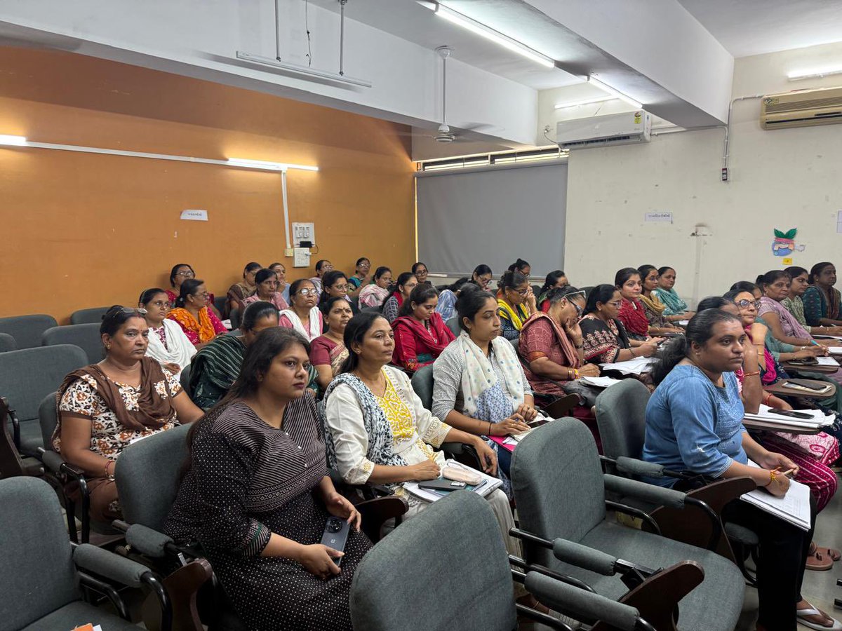 આજ રોજ આઈ.સી.ડી.એસ શાખાની ડીસ્ટ્રીક લેવલ મોનિટરિંગ રીવ્યુ સમિતિ(DMRC)ની બેઠક યોજવામાં આવી.જેમાં આરોગ્ય વિભાગ સાથે સંકલન કરી વાડી વિસ્તાર,ઈન્ડિસ્ટ્રીયલ વિસ્તારોને આવરી તમામ ધટકમાં સર્વે હાથ ધરાવામાં આવ્યો જેમાં કુલ નવા ૨૫૩૨ સગર્ભા બહેનોની આંગળવાડી ખાતે નોધણી કરવામાં આવી.<a href="/CMOGuj/">CMO Gujarat</a>