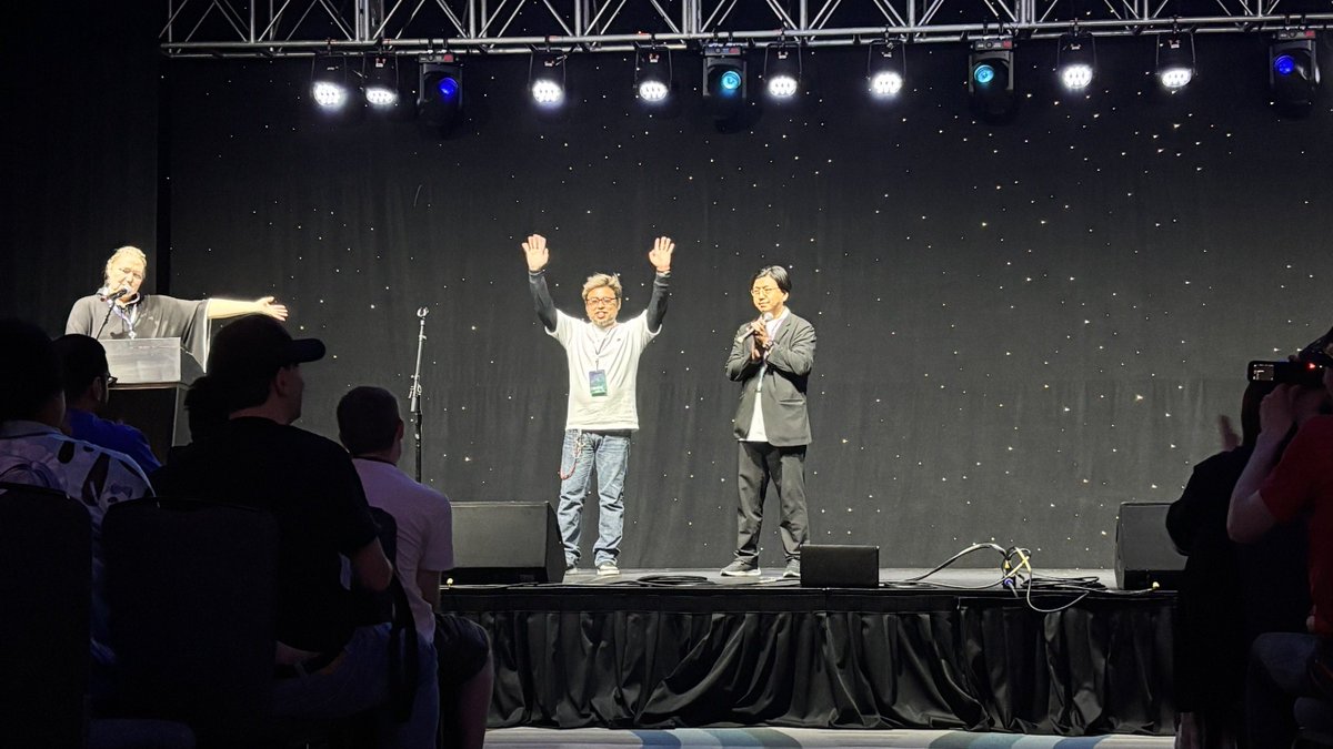 plsh_2nd's tweet image. シカゴで行われているイベント「アニメセントラル」にProduction +h.チーム(黒川智之監督、本多P)が招待いただいておりまして、さきほど開会式が行われました。
今日(5/16)はサイン会とプレスインタビューが予定されていて、明日(5/17)はProduction +h.のパネルが予定されています。
#AnimeCentral