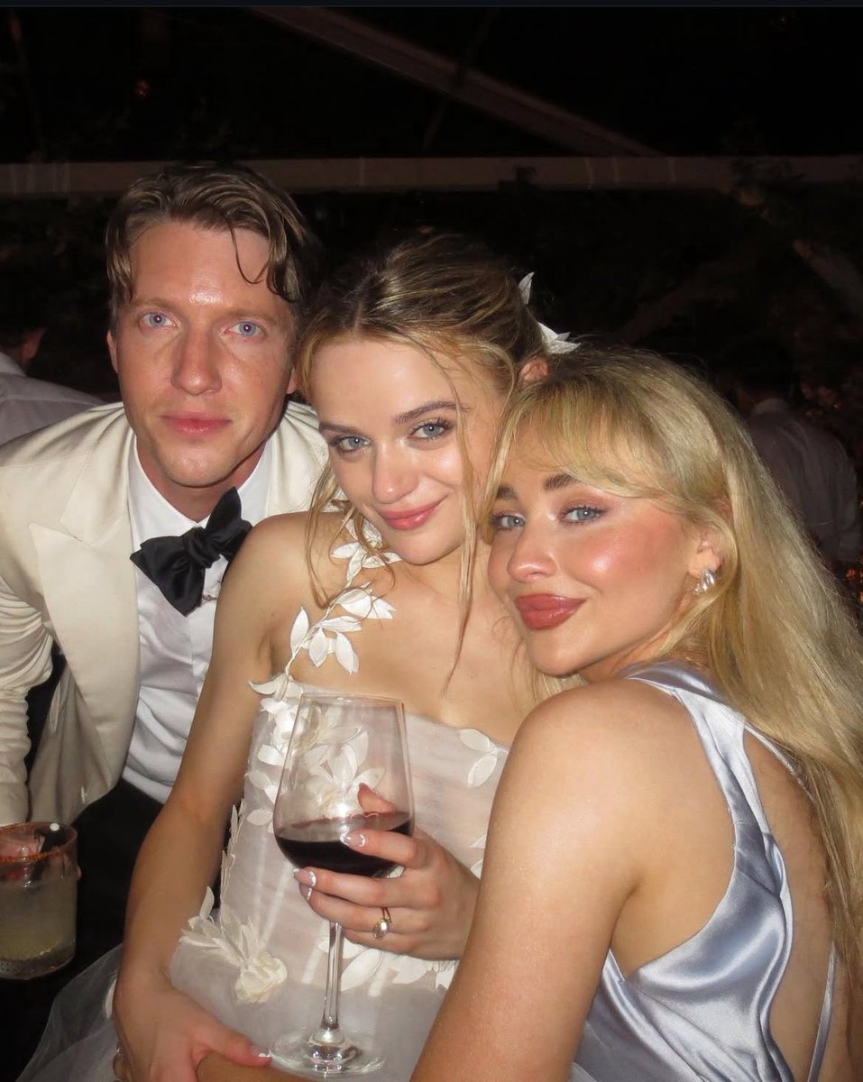 Sabalicious13's tweet photo. that is HER BEST FRIEND’S (Joey King) Wedding she’s singing for thank you very much !! https://t.co/0Zsyhju8bj