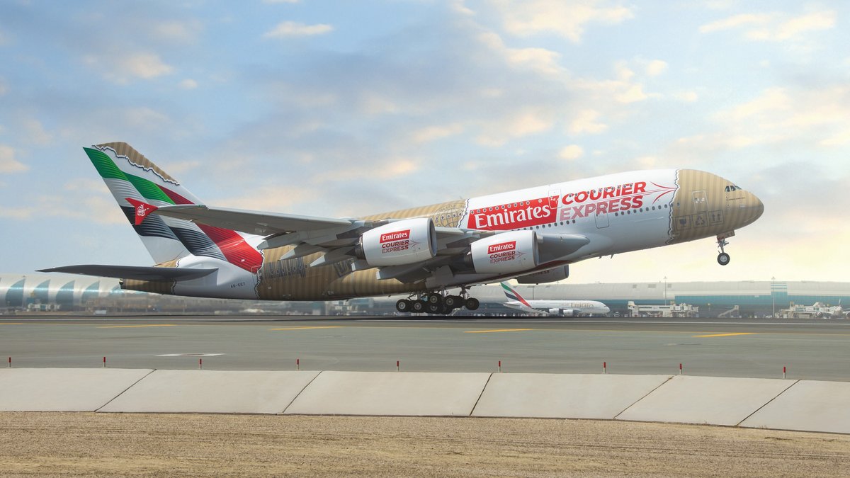 Love 😍 the world's biggest courier truck livery <a href="/emirates/">Emirates</a> #A380 #avgeek
