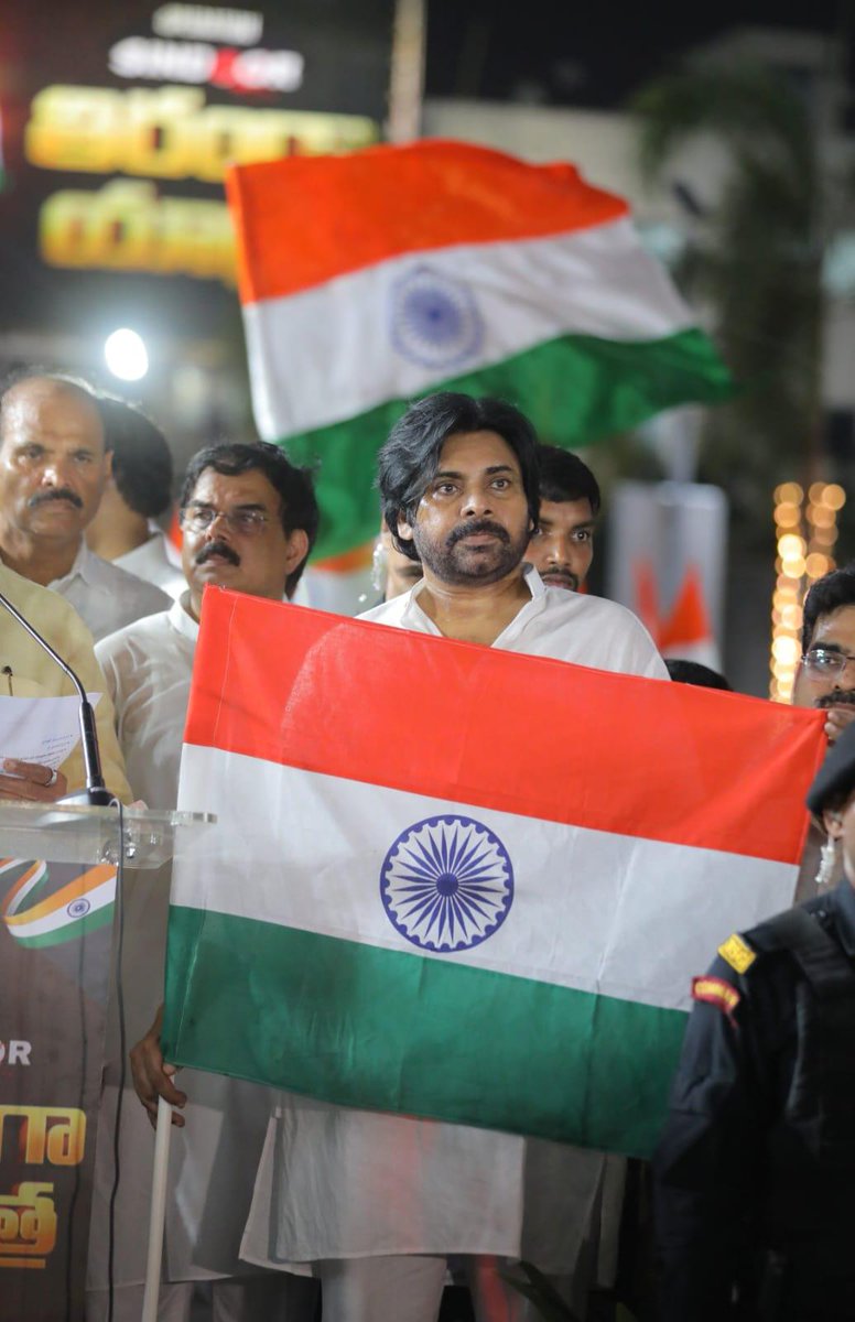 JanaSenaParty's tweet photo. పాకిస్థాన్ మన దేశంలోకి వచ్చి కొడితే... మనం వారి ఇళ్లలోకి వెళ్లి కొడతాం

• మన దేశాభివృద్ధిని చూసి ఓర్వలేకే పాకిస్థాన్ ఉగ్రవాదులతో దాడులు చేయిస్తోంది

• దేశ విభజన జరిగిన నాటి నుంచి ప్రశాంతత లేకుండా చేస్తోంది

• శాంతివచనాలు వారికి పనికి రావు... ఇక పాకిస్థాన్ ఆటలు సాగవు

• క్లిష్ట పరిస్థితుల్లో మనమంతా సైన్యానికి మేమున్నామన్న ధైర్యం ఇవ్వాలి

• సైన్యాన్ని కించపరచే సూడో సెక్యులరిస్టుల నోరు మూయించాలి

• సెలబ్రిటీలు వినోదాన్ని మాత్రమే పంచుతారు... దేశాన్ని నడపరు 

• విజయవాడ తిరంగా ర్యాలీలో రాష్ట్ర ఉపముఖ్యమంత్రివర్యులు శ్రీ @PawanKalyan గారు

• ముఖ్యమంత్రి శ్రీ @ncbn గారితో కలసి పాల్గొన్న శ్రీ @PawanKalyan గారు

#JSPSalutesIndianArmedForces
#TirangaYatra