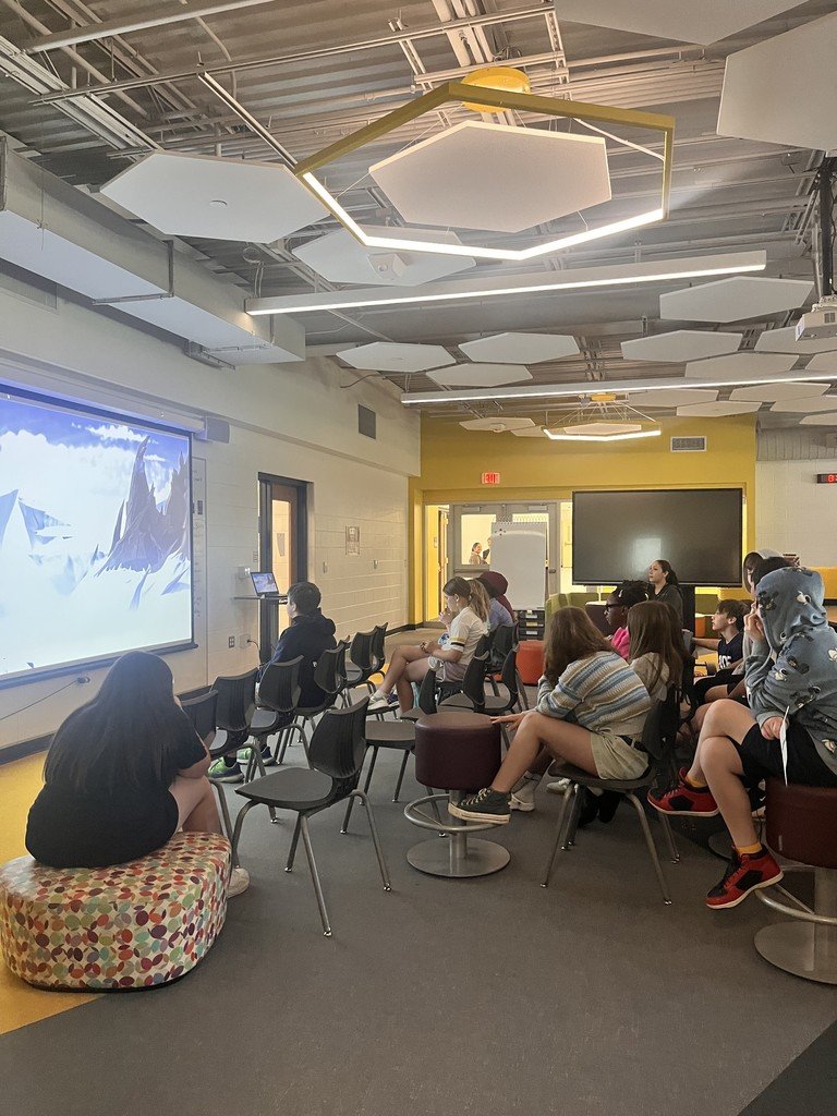 Mrs. Witt's class earned a movie reward in Character Ed with Mr. Murray!
🎬🍿🎬🍿🎬🍿🎬🍿
¡La clase de la Sra. Witt se ganó una recompensa de película en Educación de Carácter con el Sr. Murray!
#JeffersonJourney🐝