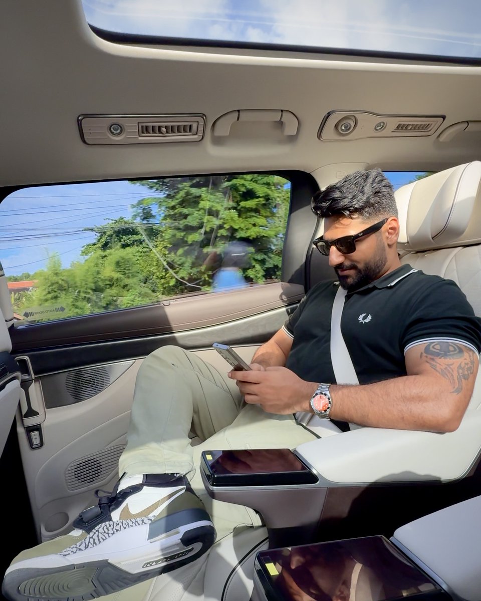 thisisksa's tweet image. Hit TP on life, Welcome to Bali 🌴

Market might dip, but mood won’t 😉 

Time to check charts and update trades for the community 🚀 

#Crypto #TraderLife