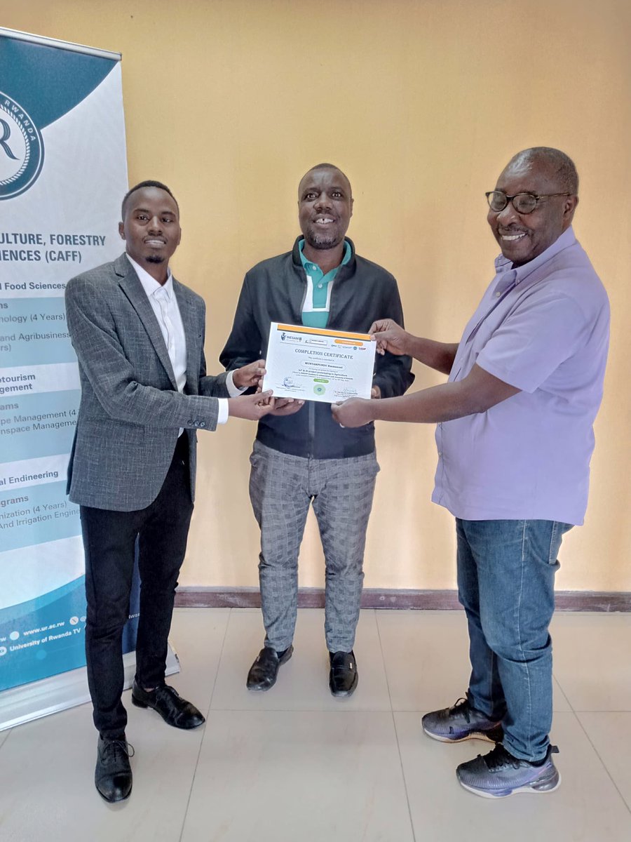 Inesam_rw's tweet photo. INESAM Academy  delivered hands-on training on AI &amp; IoT Project Prototyping in Agriculture for the SAE staff of UR-CAVM. 
CEO Sam TURAHIMANA and Dean Dr. john Musemakweri   awarded  them certificates of completion.
AI and IoT in Agriculture enhancing sustainable agriculture. https://t.co/txvlZNww7m