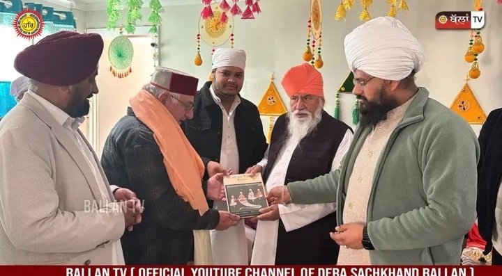Chamarwara's tweet photo. Peter, an Australian citizen, completed his PhD on the life of Satguru Ravidass Ji Maharaj and had the opportunity to meet Shri 108 Sant Niranjan Dass Ji Maharaj ji. 

#chamar #ramdasia #ravidassia https://t.co/Bt7Y0DZgZg