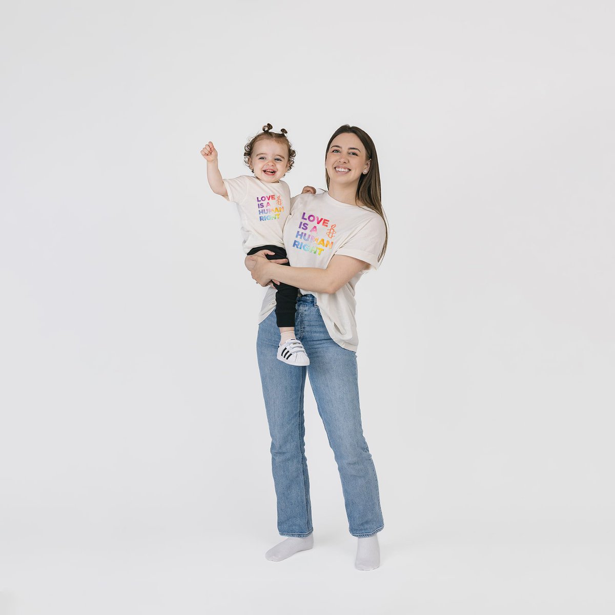 AmnestyNow's tweet image. 📣 We’re proud to announce a new partnership with Mini Mioche —ethical, sustainable, and proudly Canadian! Together we’ve launched the Love is a Human Right Pride 2025 Collection. 🌈

👕 Shop the collection now and wear your values proudly:
👉 minimioche.com/collections/lo…