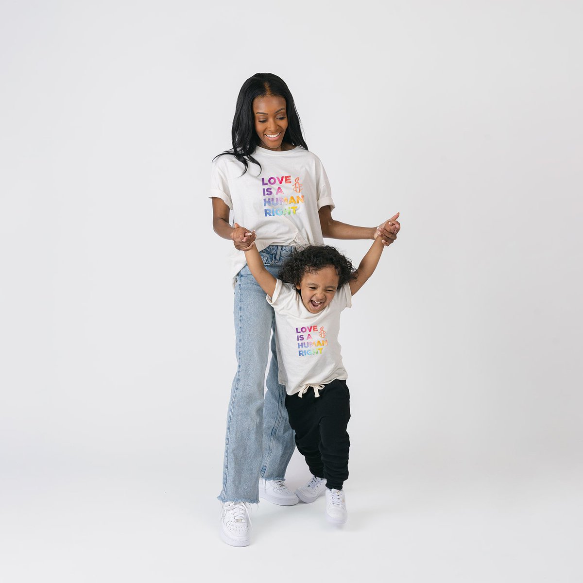 AmnestyNow's tweet image. 📣 We’re proud to announce a new partnership with Mini Mioche —ethical, sustainable, and proudly Canadian! Together we’ve launched the Love is a Human Right Pride 2025 Collection. 🌈

👕 Shop the collection now and wear your values proudly:
👉 minimioche.com/collections/lo…