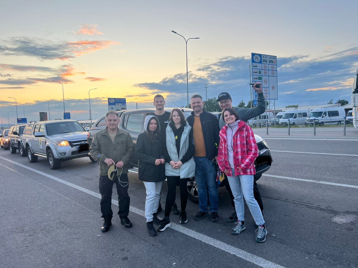 🛻 Mission 74 complete!
4 vehicles of orthopaedic supplies delivered from 🇬🇧 to 🇺🇦 for lifesaving medical evacuations 💙💛

10 volunteers incl. 8 from <a href="/salesforce/">Salesforce</a> , Patron <a href="/JackLopresti/">Jack Lopresti</a> &amp; leader Rob Baida on his 15th mission 🙌

🩺 Supplies donated to a rehab centre &amp; orphanage.