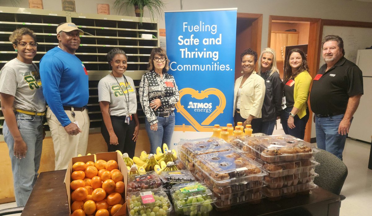 Last week, Atmos Energy celebrated Teacher Appreciation Week across our eight-state footprint. As part of the week’s festivities, team members in Louisiana delivered lunch to teachers at Abney Elementary School in Slidell. #TeacherAppreciationWeek