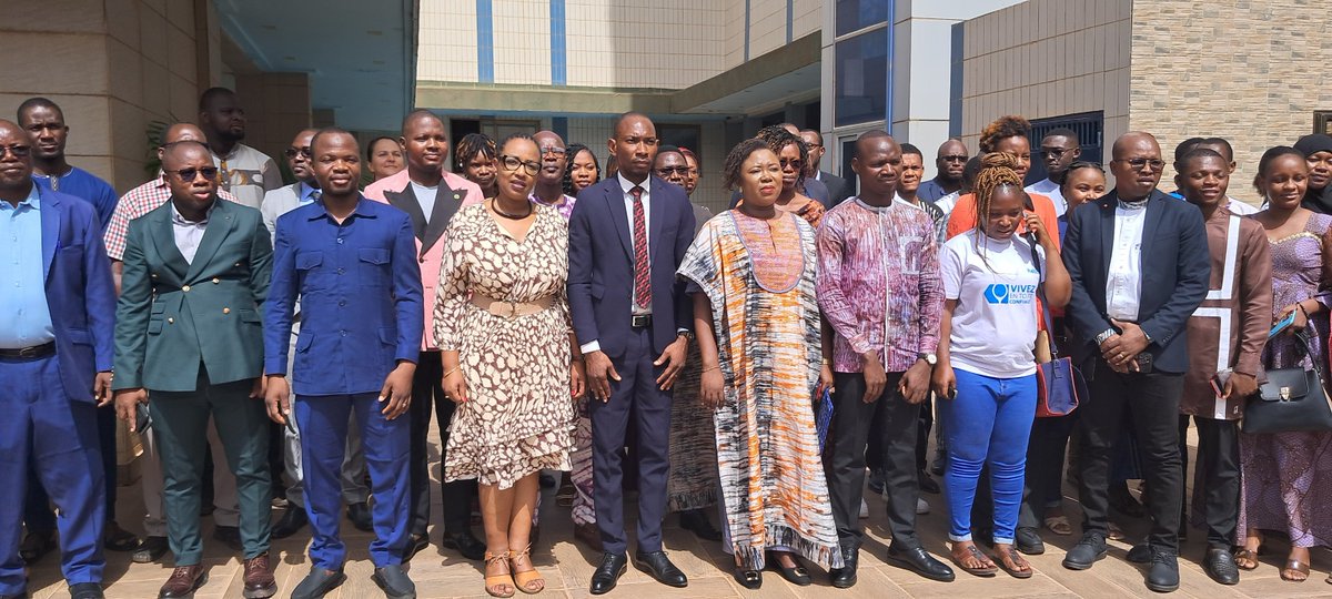 C'est la Journée Internationale du #VivreEnsemble en #Paix 🕊️
Nous en profitons pour mettre en lumière le projet Laafi-Kibaru financé par <a href="/DevCanada/">Développement Canada</a> &amp; exécuté par   <a href="/SFCG_/">Search for Common Ground</a>   
Son but, faire du numérique un outil de paix, résilience &amp; lutte contre la #désinformation au 🇧🇫🇲🇱 🇳🇪