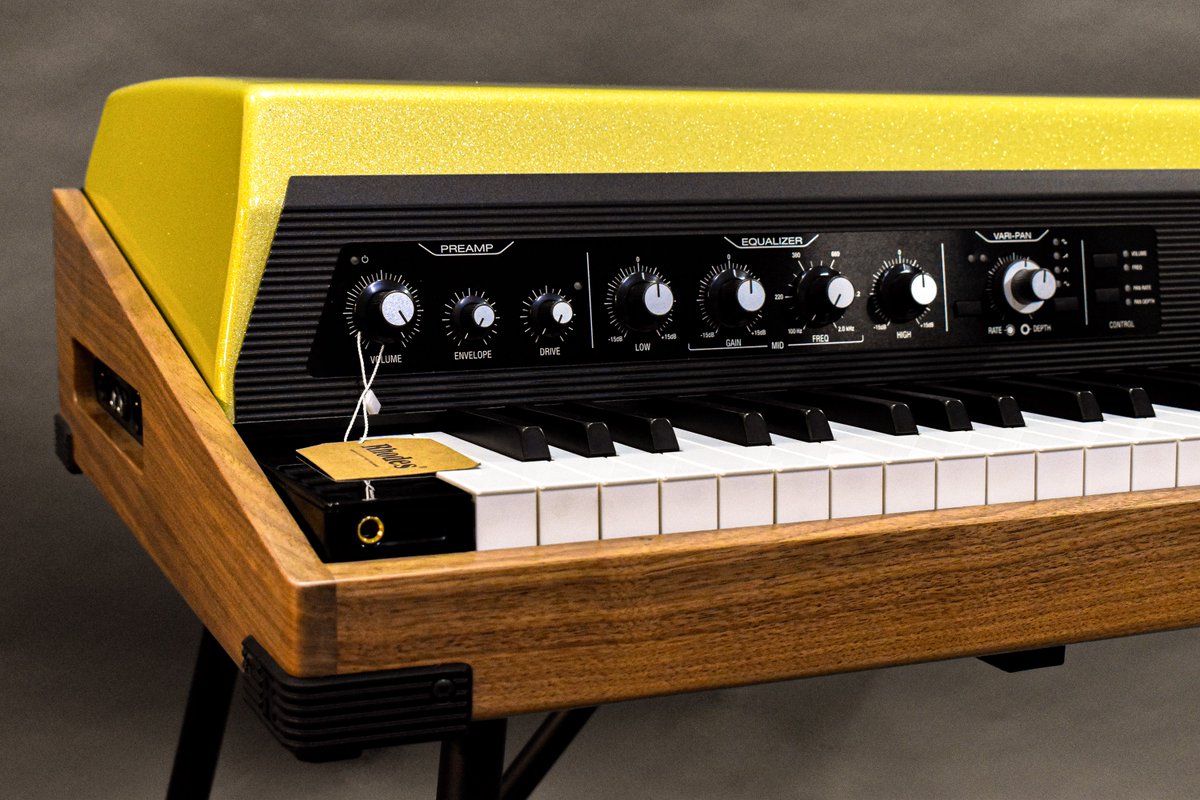 Leaving the factory this week, a distinguished MK8 MIDI with a Gold Sparkle Hood and Walnut Base.

#rhodes #rhodespiano #rhodesmk8 #rhodesmk8fx #rhodesmk8midi