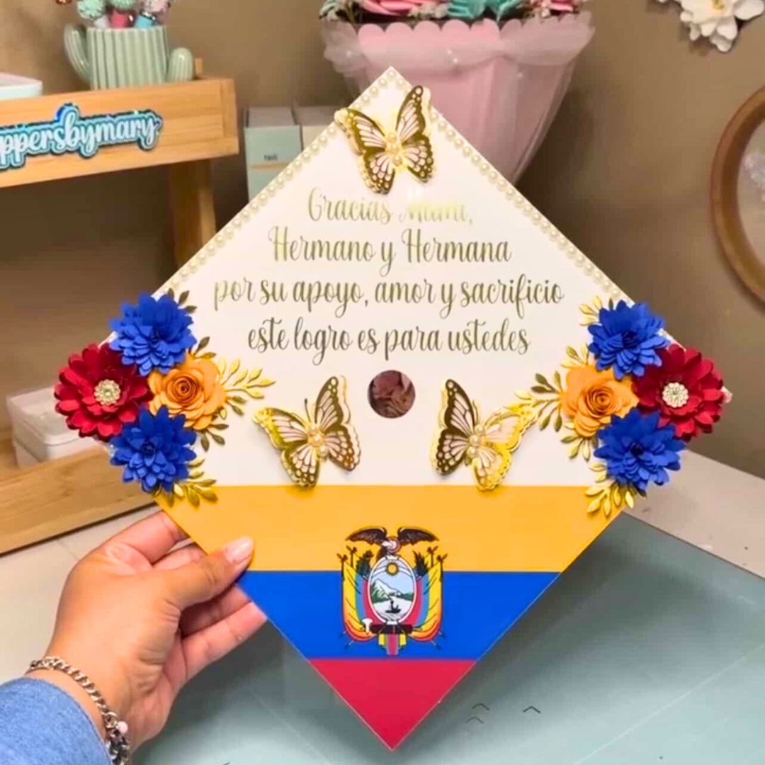 FDUWhatsNew's tweet photo. No “cap”tion needed 😉🎓 #FDUGrad

Check out the grad caps, submitted on Instagram: https://t.co/LknX7BYTge

#myfdu #fairleighdickinsonuniversity #classof2025 #gradcapinspo #graduation https://t.co/jBqXhVHhzK