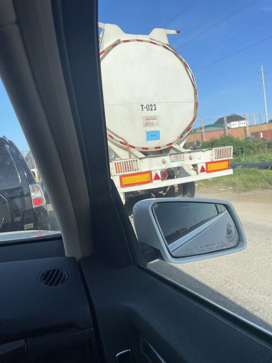ZEE_twits's tweet photo. @MRSOilNigeria The person driving this tanker skidded of the road with the tanker tilting to the corner and almost falling off on lekki epe express. Was right next to him and cautioned him only to get seriously insulted . https://t.co/eYKzm13ypU