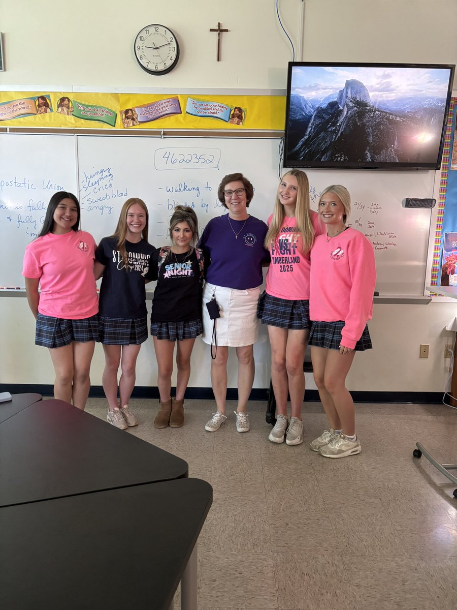 GoCardinals2020's tweet photo. End of a school year!

I’m going to miss this group!
@StDominicHS https://t.co/te0BLekQ10