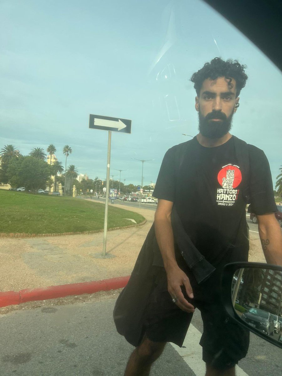 Que vaya averiguando el costo de ese espejo.

Para empezar.